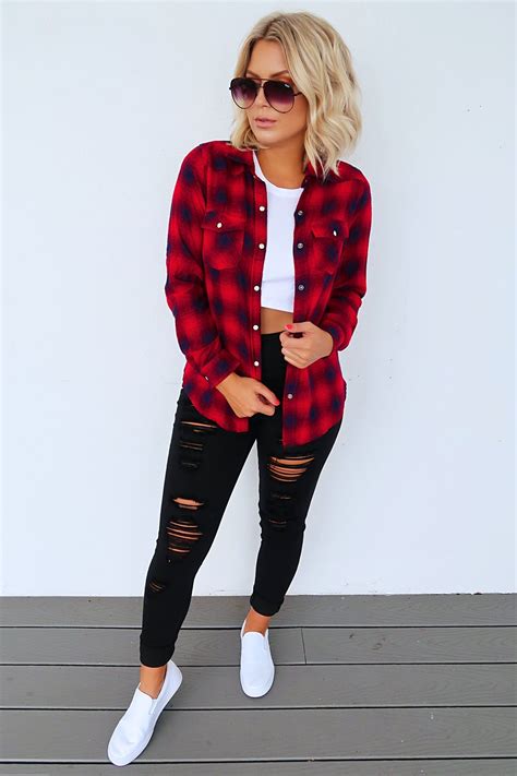 Pin By Sarah Hiel On Plaid Shirt Outfit Women Outfits With Leggings