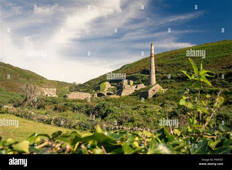 Tin Mine ruins in Cornwall Stock Photo - Alamy