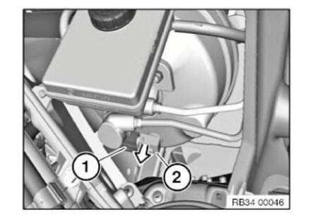 BMW X3 Service Repair Manual Removing And Installing Brake Booster