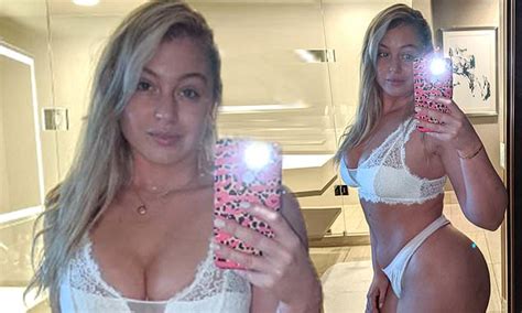 Iskra Lawrence Flaunts Her Curves In Racy Lace Lingerie Daily Mail Online