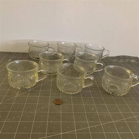 8 Clear Glass Tea Cups | EstateSales.org