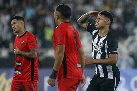 Luis Henrique reconhece atuação fraca do Botafogo diante do Patronato