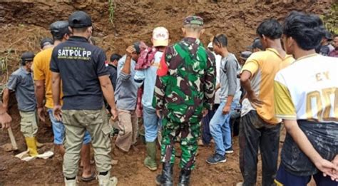 Tiga Orang Meninggal Dunia Tertimbun Tanah Longsor Di Lampung Poskota