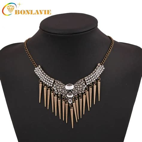 Vintage Style Exaggerated Rivets Tassel Necklace Short Rhinestone Clavicle Chain Necklace