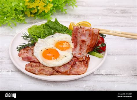 Bacon and Eggs Stock Photo - Alamy