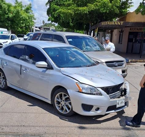 Choque en el Centro de Guasave deja solo daños materiales Los