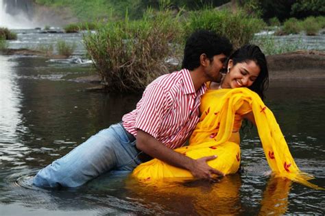 INDIAN ACTRESS Maya Unni Telugu Actress Boobs Press Wet Saree At Hot