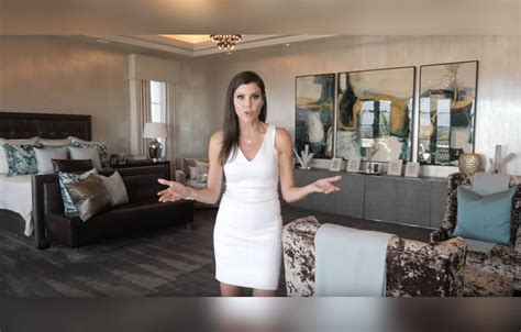 ‘RHOC’: Go Inside Heather’s Lavish Master Bedroom And Bathroom