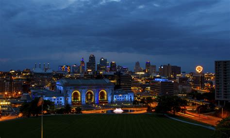 Kansas City Lights Up the Night for UMKC Grads | University of Missouri ...