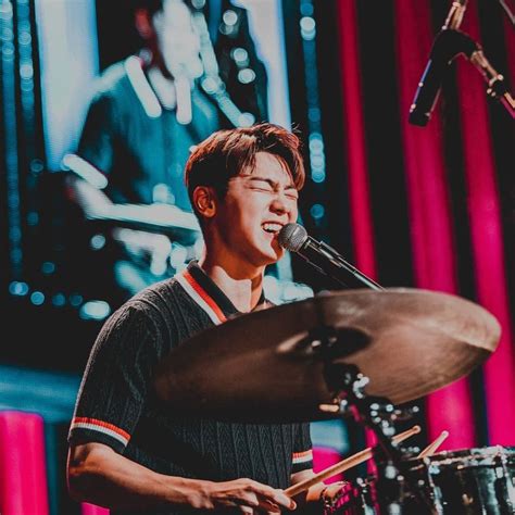 Potret Kang Min Hyuk Saat Ngegebuk Drum Bikin Hati Bergetar