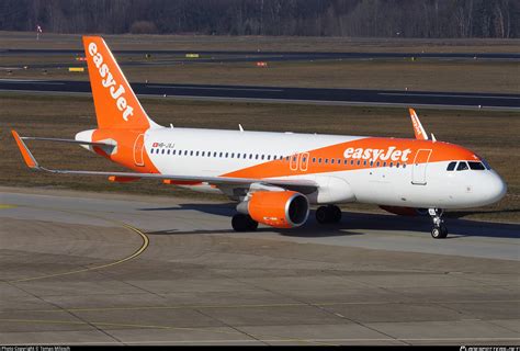 HB JXJ EasyJet Switzerland Airbus A320 214 WL Photo By Tomas Milosch