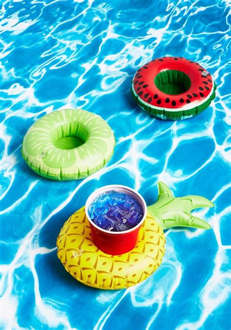 24 Decorations That Will Make Any Pool Party Awesome Shelterness