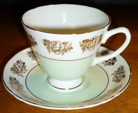 VINTAGE FINE BONE CHINA 4 CUPS & 3 SAUCERS CROWNFORD STAFFORDSHIRE ...