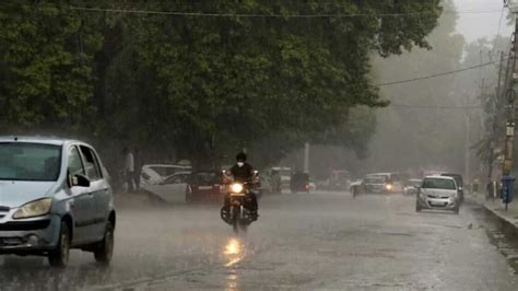 Heavy Rains Lash Jammu And Kashmir Highways Closed For Traffic India