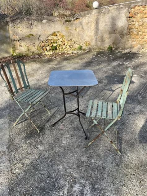 TABLE BISTROT ANCIENNE pied en fer forgé et chaises pliantes parisienne