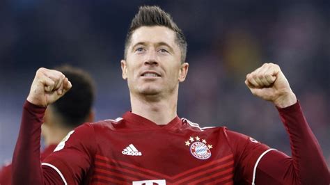 Robert Lewandowski blisko Barcelony Kolejne media podały datę