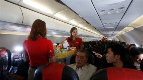 Vietnams Bikini Airline Vietjet Takes Off In Public Listing Bbc News