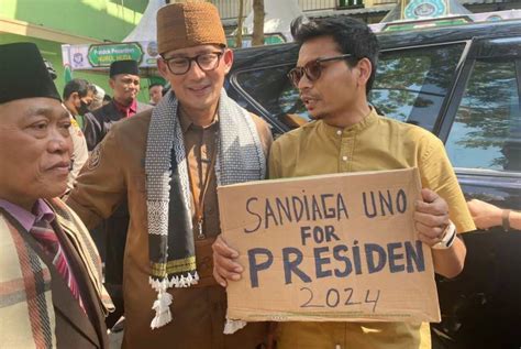 Pimpinan Ponpes Al Rosyid Bojonegoro Doakan Sandiaga Uno Jadi Presiden 2024