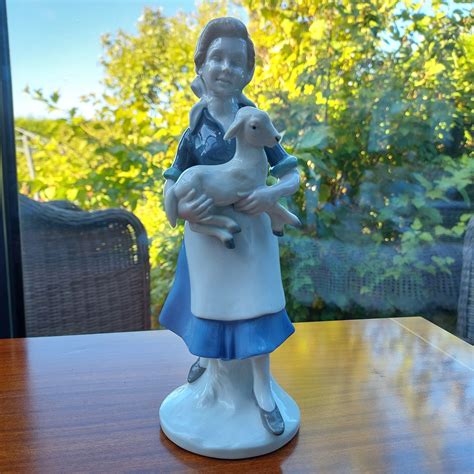 Porcelanowa figurka GDR panienka z owieczką Borkowo OLX pl