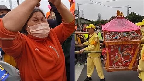 超親民！婦人進香路邊激動大哭 白沙屯媽祖急180度迴轉「聽訴苦」畫面曝｜四季線上4gtv