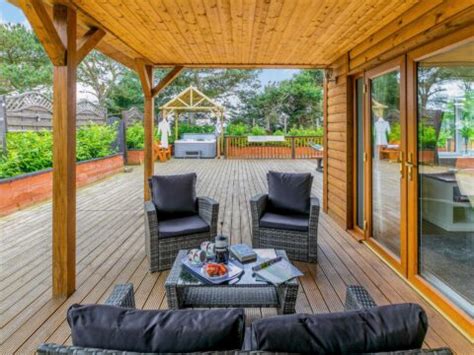 Cosy Lodges With Hot Tubs In Yorkshire Yorkshire Tots To Teens
