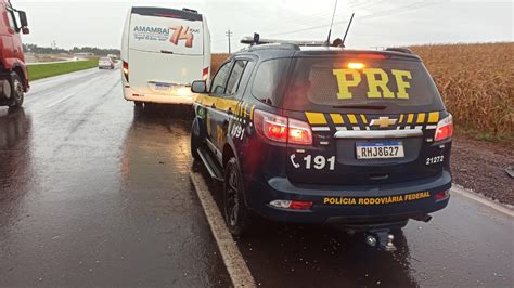 Colisão entre micro ônibus e carreta deixa um ferido na BR 467 em