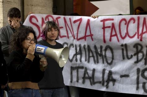 Sapienza Roma Tensione Tra Studenti E Forze Polizia