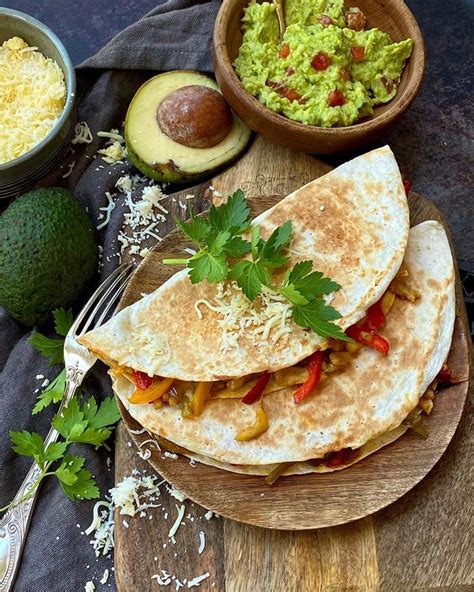 Maria Cosbel on Instagram VÍDEO RECETA DE QUESADILLAS DE POLLO Y