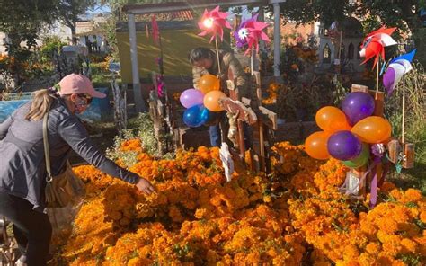 Con Mariachi En Cuautlancingo Recuerdan A Sus Fieles Difuntos El Sol