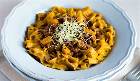 Tagliolini Di Castagne Alla Crema Di Zucca E Germogli Di Porro Melarossa