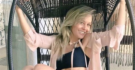 No Confíes en un Amor que Nunca se Cumplirá Fey y sus sexys fotos en bikini