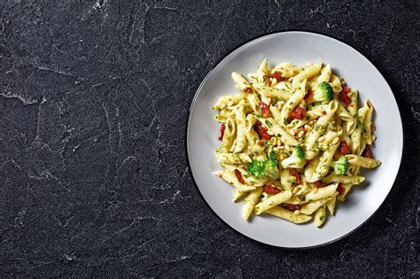 Penne Con Broccoli E Pomodori Secchi Le Ricette Di Lara