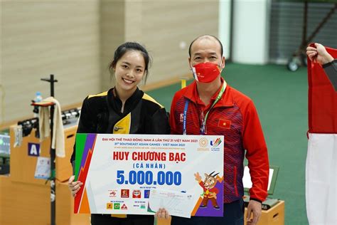 Hot girl Phí Thanh Thảo mở hàng huy chương cho tuyển bắn súng Việt Nam