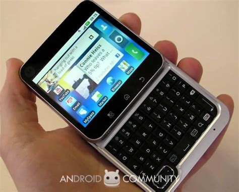 Hands On Motorola Flipout Video And Pictures