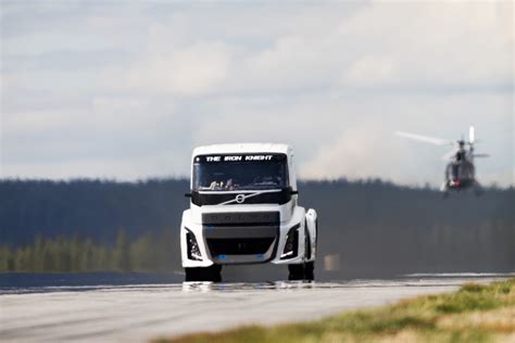 The 2,400 HP Volvo 'Iron Knight' Truck Is The World's Fastest Big Rig ...