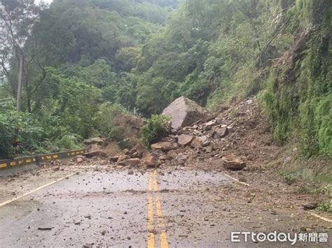 雨彈狂炸！泰安「苗62線」道路中斷 巨石挾泥流整片落下塞爆車道 Ettoday社會新聞 Ettoday新聞雲