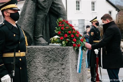 Upan Matej Slapar Ob Prazniku Ob Ine Kamnik Z Dvignjeno Glavo In