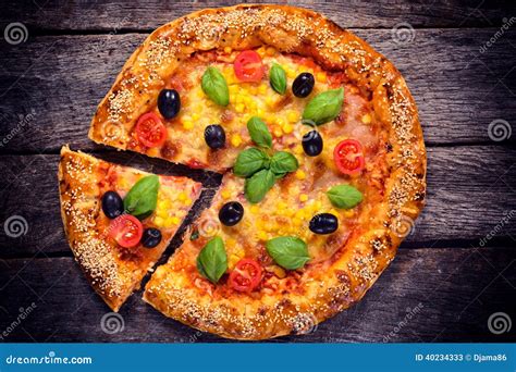 Vegetarische Pizza Von Oben Stockbild Bild Von Nahrung Italienisch 40234333