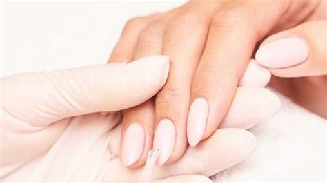 Manicurista Técnica Uñas Acrilicas Maria cnails Torremolinos