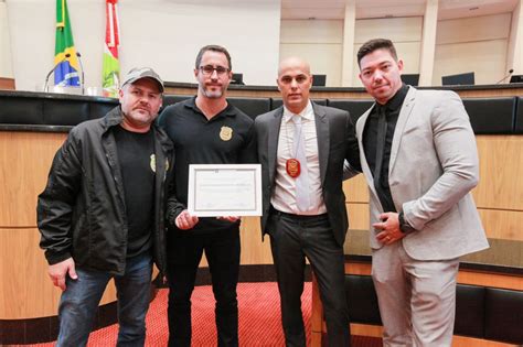 Policiais Civis De Blumenau Recebem Homenagem Na Alesc