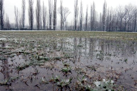 Calcio Dilettanti Maltempo Stop Ai Campionati Giocano Soltanto I