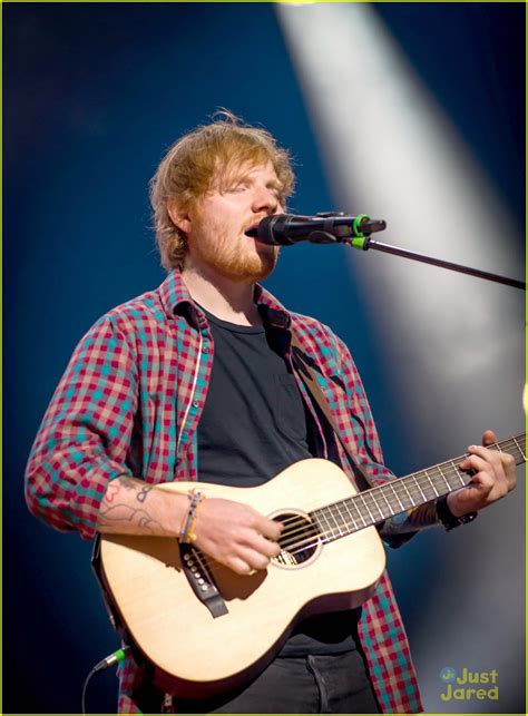 Ed Sheeran Performs For A Giant Crowd In Las Vegas Photo 712437