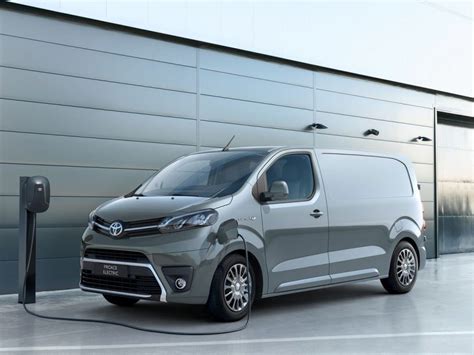 Toyota Proace Listino Prezzi Dimensioni E Consumi