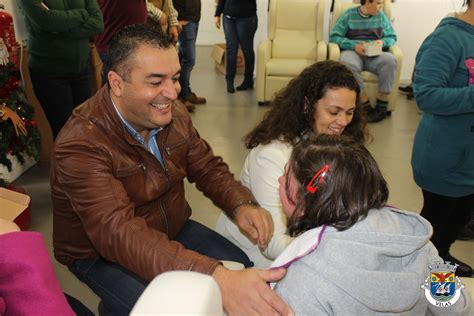 Munic Pio De Velas Entrega Lembran As De Natal A Utentes Do Cao De