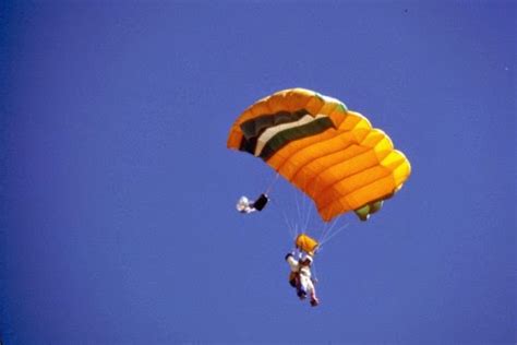 Pérou Un Parachutiste Survit à Une Chute De 1500 M Congo Magazine