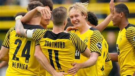 Borussia Dortmund Sin Haaland Dobleg Al Augsburgo Y Sigue En Lucha