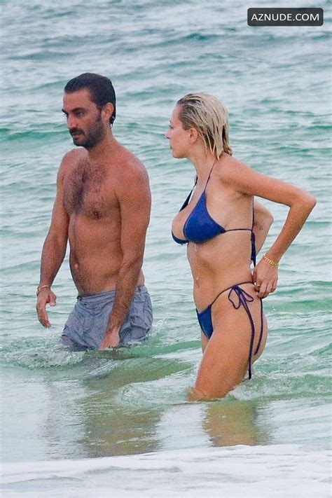 Caroline Vreeland Suffers An Unfortunate Bikini Malfunction While On Holiday In Tulum Mexico