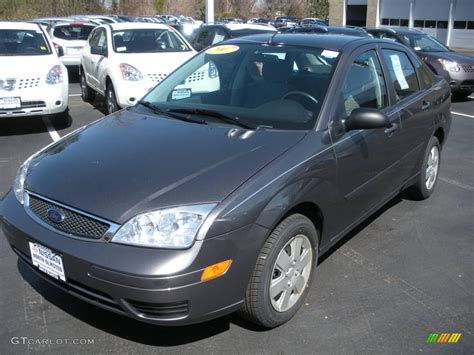 Liquid Grey Metallic Ford Focus Zx Se Sedan Photo