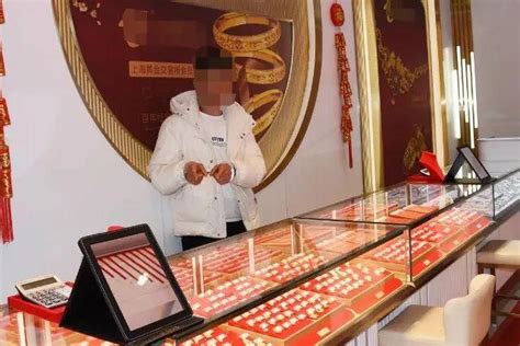 损失百万！云南一金店深夜被洗劫一空，“黄金大盗”偷完还拖了地