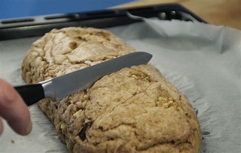 Walnussbrot Rezept Selber Backen Gesund Kross Und Saftig